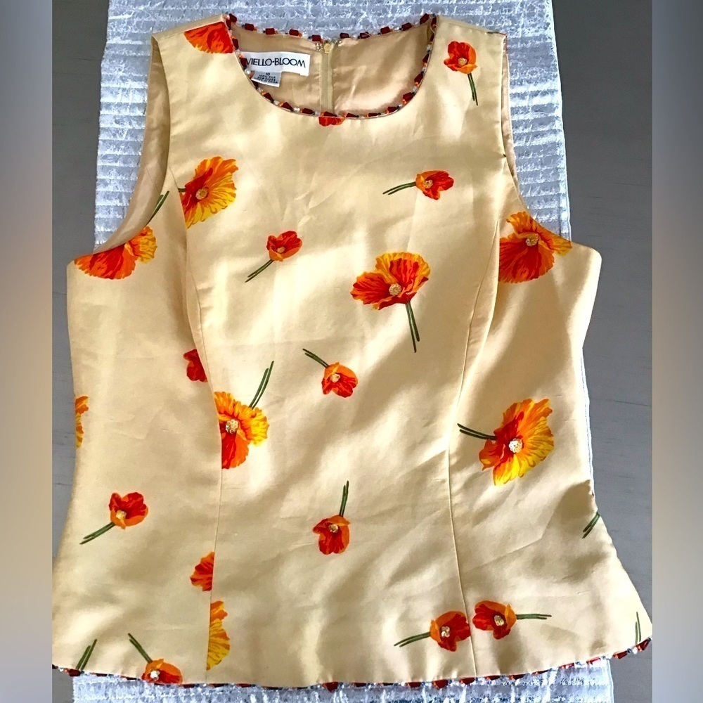 Beautiful,rich colored 100% silk top by Novello-Bloom size 10.  EUC